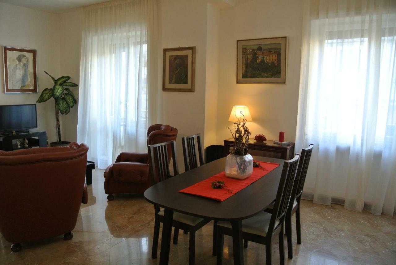Casa Di Linda Lägenhet Salerno Exteriör bild